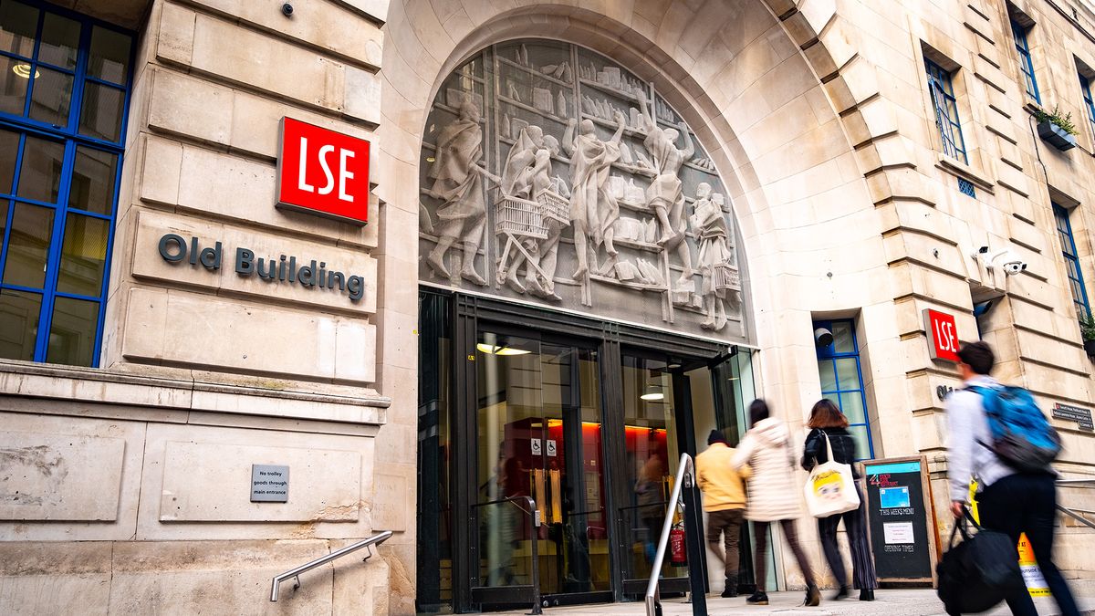 Students going through the front door of the main entrance to the LSE&amp;#039;s Old Building