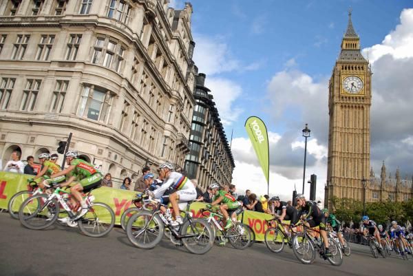 World champion Thor Hushovd (Garmin-Cervelo) passes Big Ben.