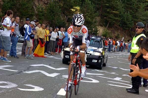 Jurgen Van Goolen (CSC Saxo Bank) makes his way up the climb