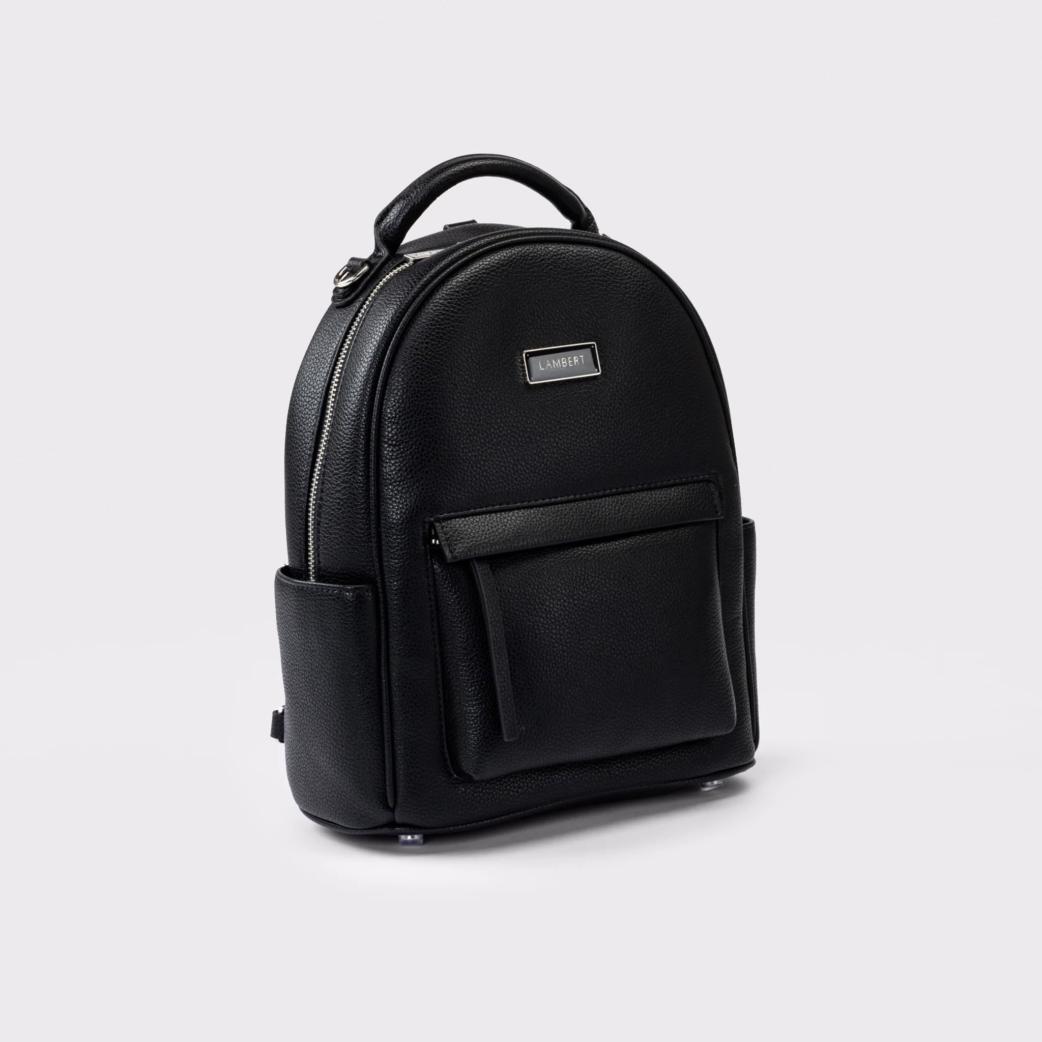 R Finds backpack