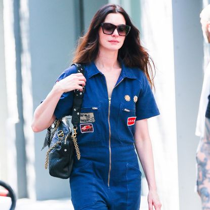 Anne Hathaway carried a Valentino bag on the set of 'The Devil Wears Prada 2'