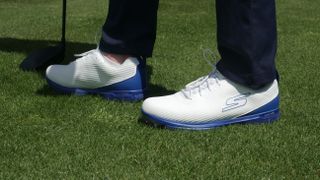 The Skechers Pro 5 Hyper golf shoe on a tee box