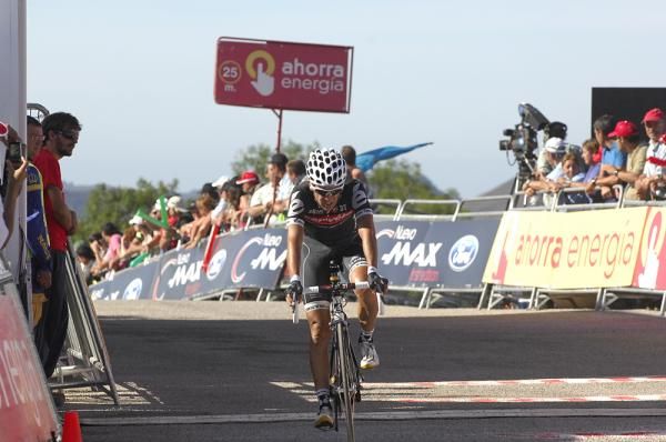 Carlos Sastre (Cervelo) comes across in 9th on the stage.