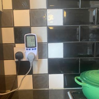 energy monitoring plug in kitchen