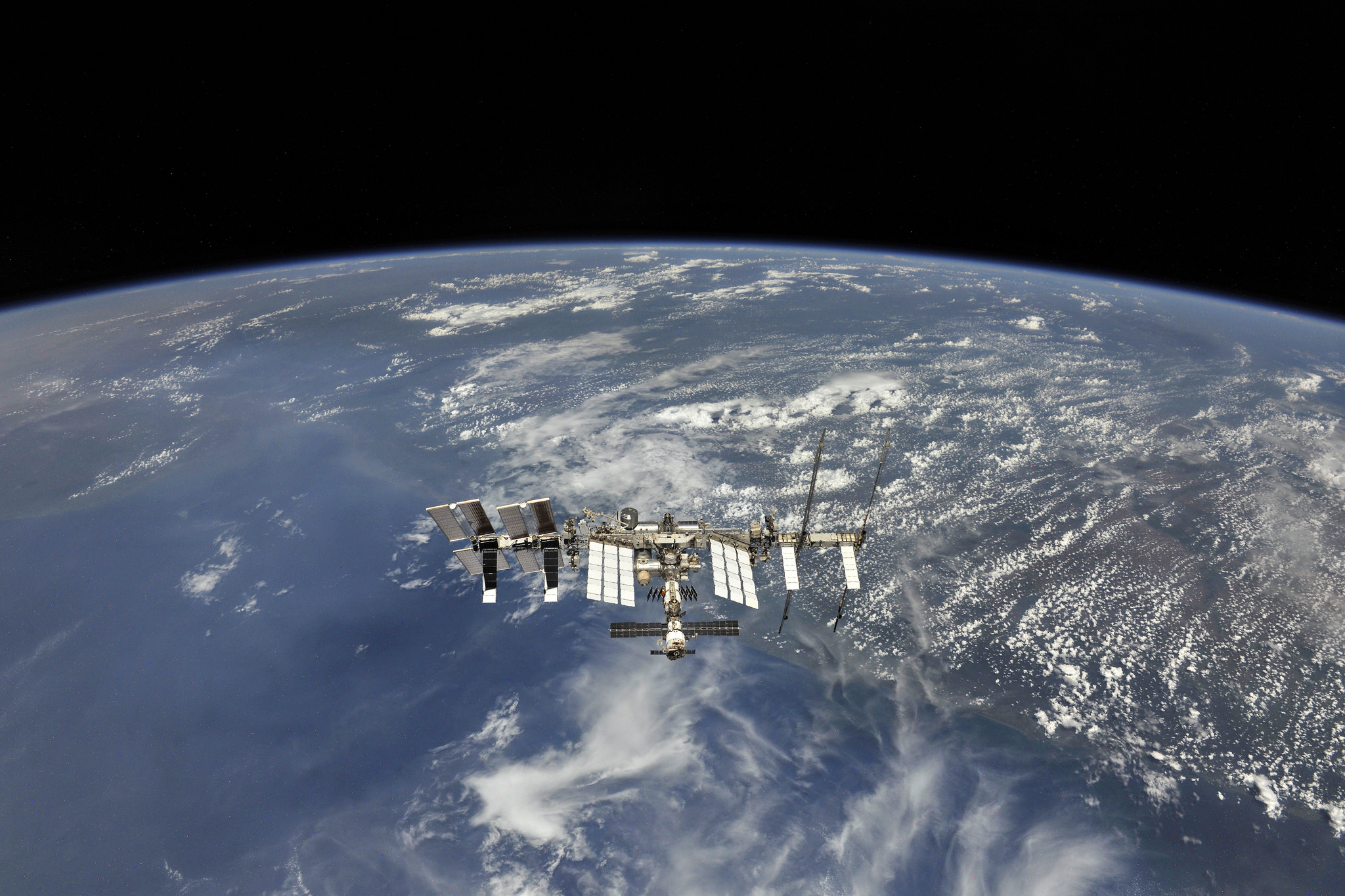 'An Entirely New Way Of Thinking': The ISS Celebrates 20 Years in Space ...