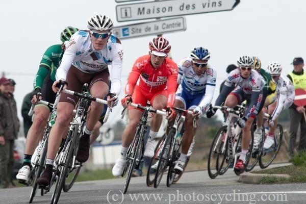 Julien Berard (AG2R La Mondiale) and Julien Guay (Roubaix Lille Metropole) at the head of affairs.