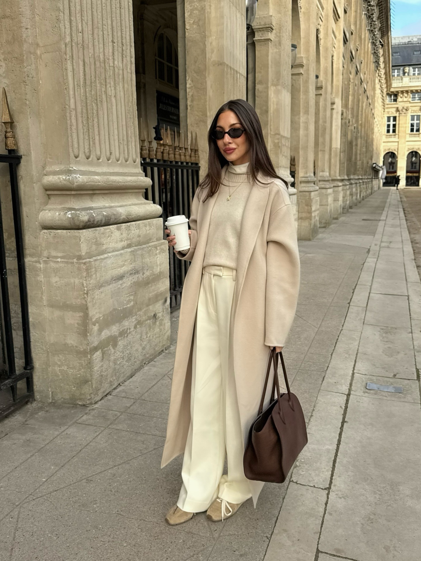 Influencer wearing a sneaker outfit in Paris