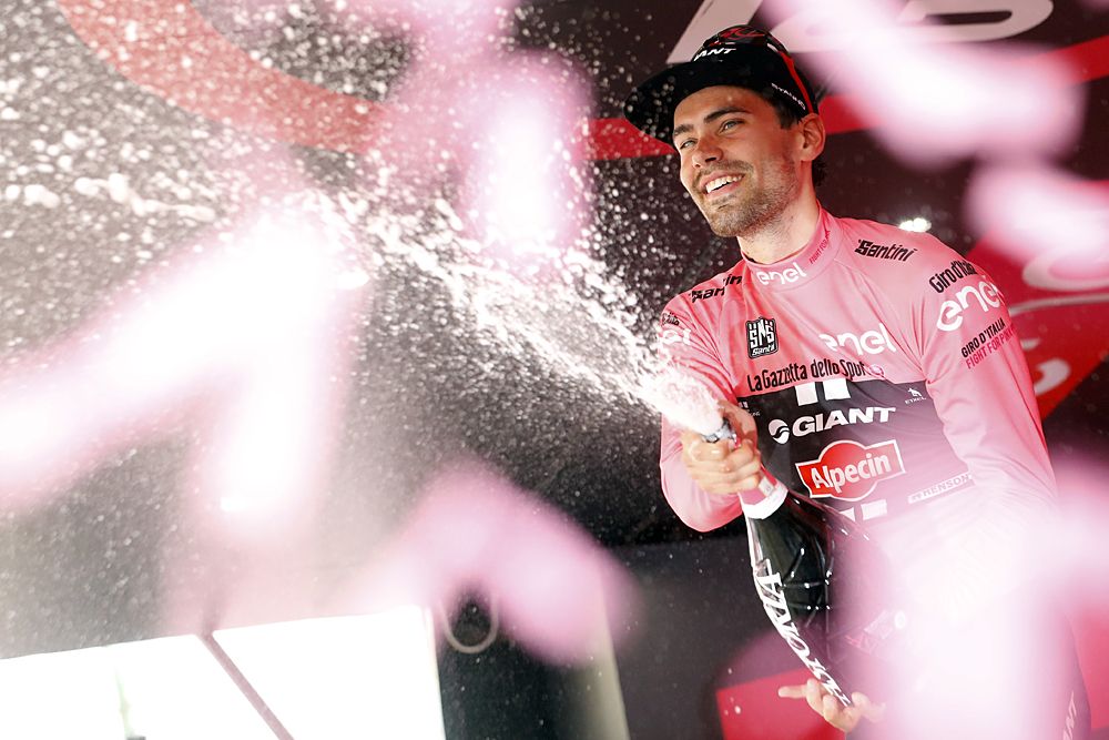 Tom Dumoulin (Giant-Alpecin) celebrates in pink