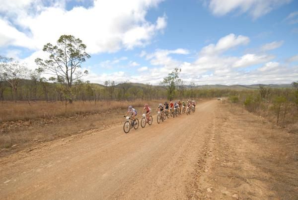 The peloton in the surroundings of Irvinebank