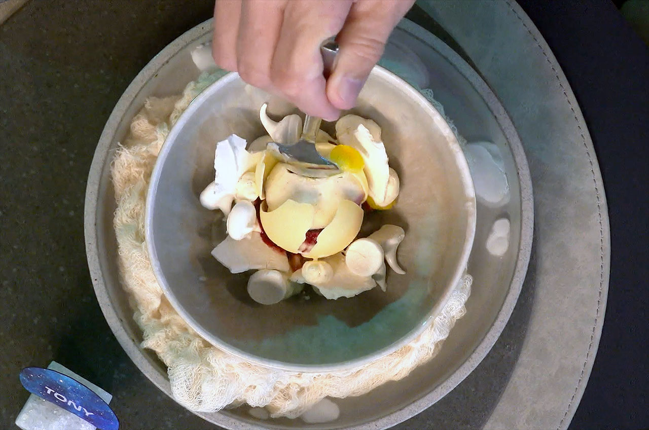 Overhead view of astronaut Tony Antonelli digging into Buddha Lo's "Apavlova 14" winning dish on Top Chef: Houston.