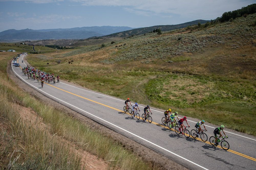 The break gets a gap on the field on the fist lap