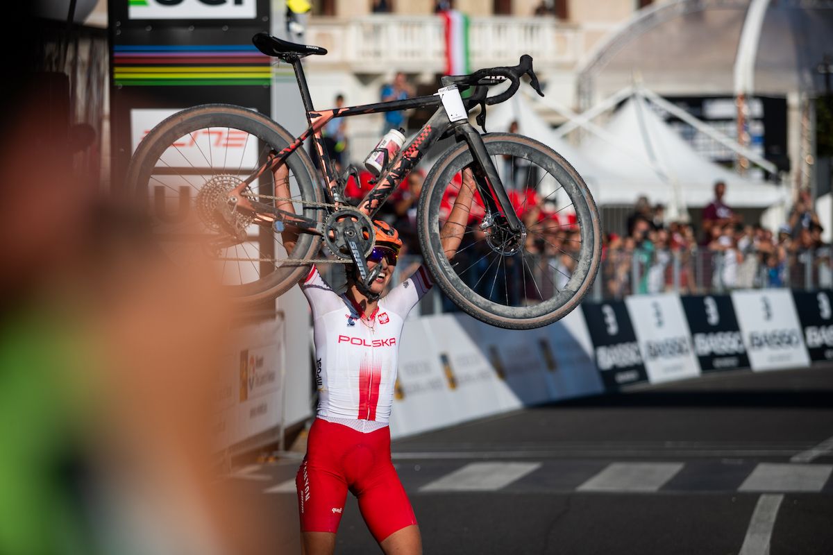 Kasia Niewiadoma (Poland) lifts her bike in victory