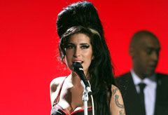 Amy Winehouse - Amy Winehouse?s family left ?bereft? by her death - Amy Winehouse dies - Amy Winehouse Tribute - Amy Winehouse family - Amy Winehouse death - Marie Claire - Marie Claire UK