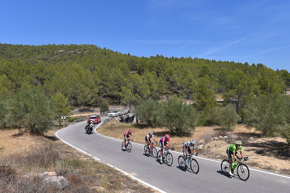 The breakaway makes its way toward the finish during stage 18 at the Vuelta