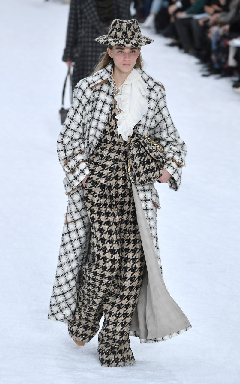 Karl Lagerfeld's Last Chanel Show is a Snowy Winter Wonderland | Marie ...