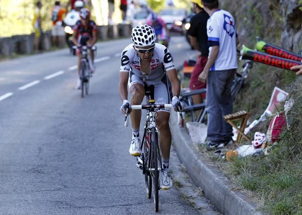 Carlos Sastre (Cervelo) went on the attack early, but was unable to reproduce his 2003 win.
