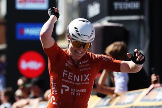GP Mazda Schelkens: Charlotte Kool sprints to victory in chaotic finale