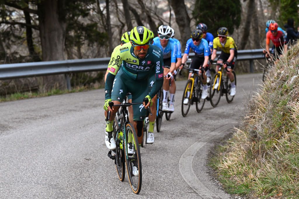 Dani Martinez ups the pace for this Bora-Hansgrohe leader Jai Hindley