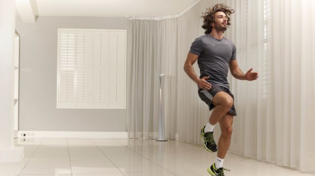 Joe Wicks performing the high knees exercise