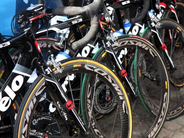 Garmin-Cervelo riders mostly use the team-issue Vittoria tires but Tyler Farrar was using blacked-out Veloflex rubber at Scheldeprijs.