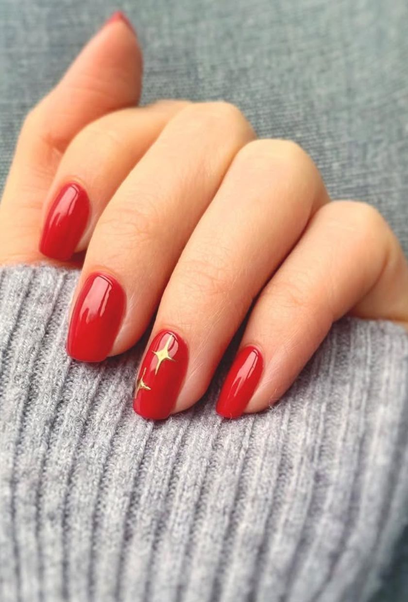@raelondonnails - Chic Red Nail Designs