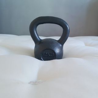 Woolroom Hebridean 3000 mattress with a 12kg kettle bell showing depression