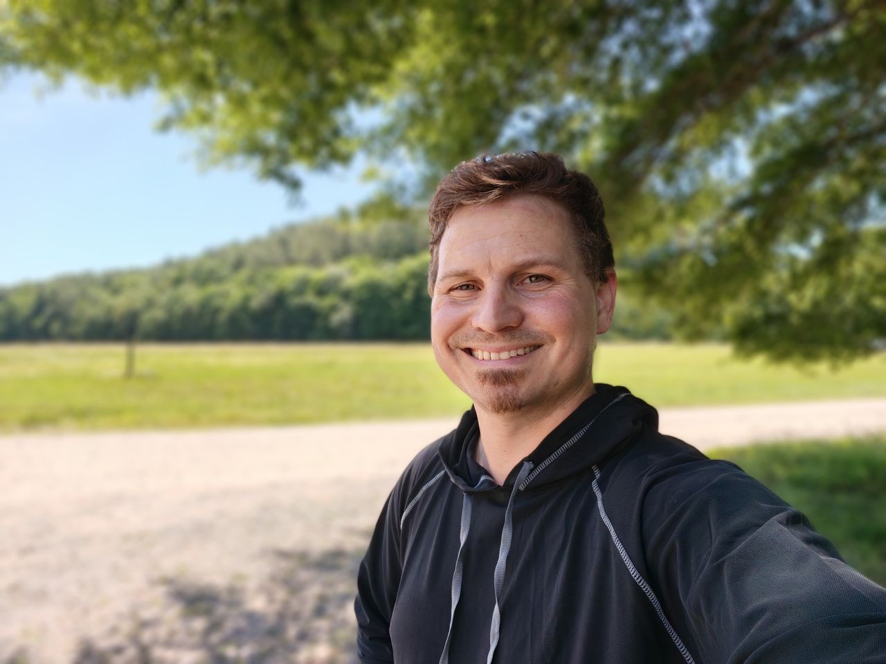 A front-facing portrait mode camera sample from the Honor 200 Pro