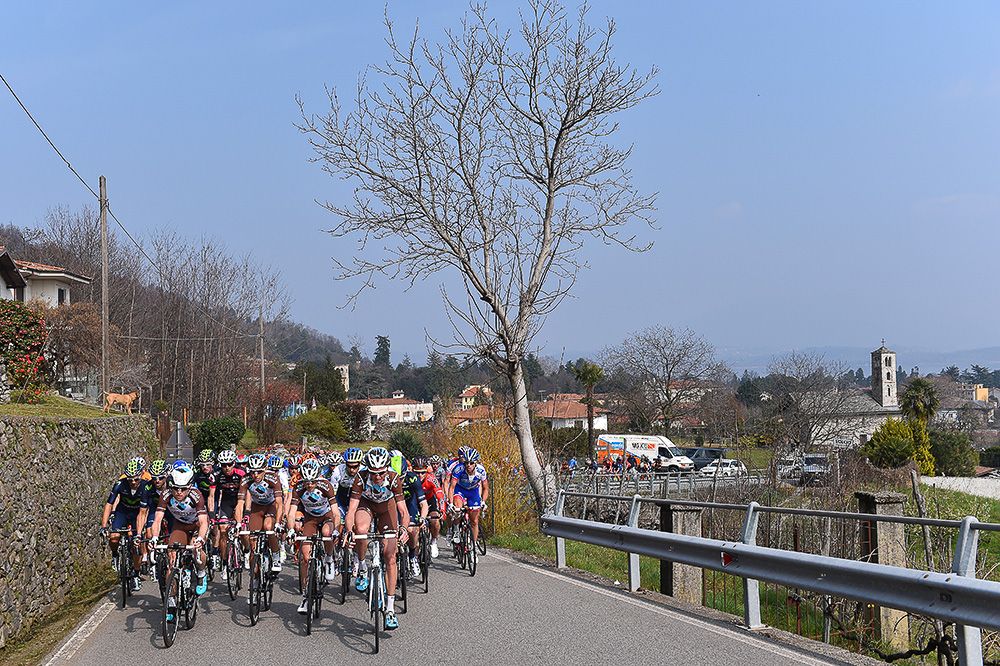 The peloton rides during GP Nobili.