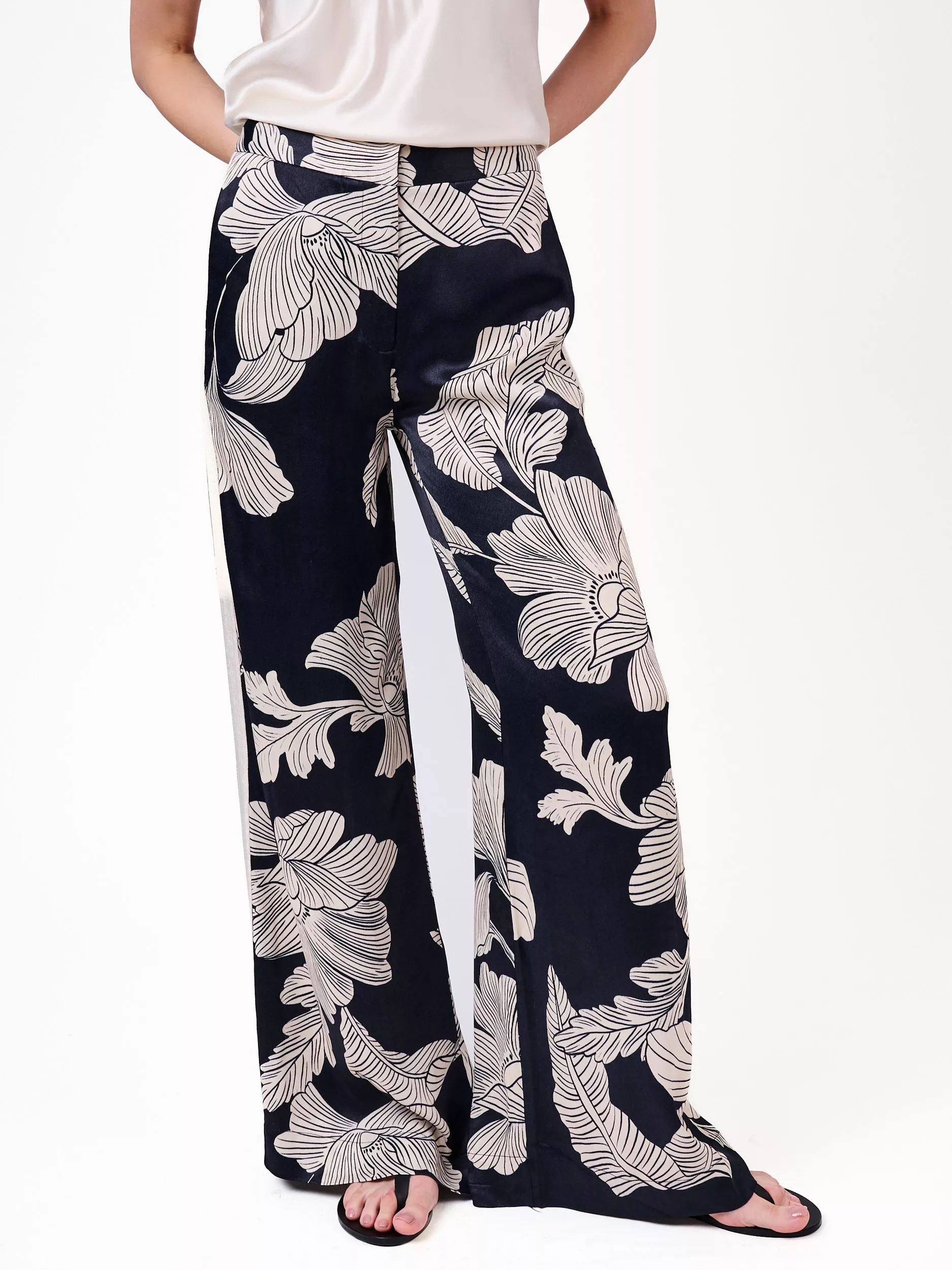 Amanda Wakeley Pippa Print Trousers, Black/white