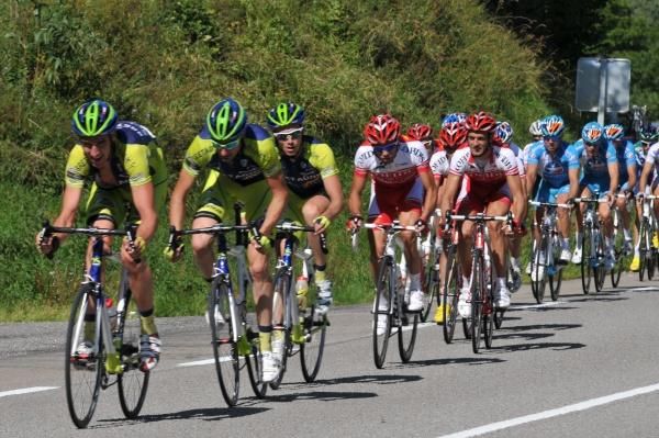 Bretagne-Schuller leads the peloton