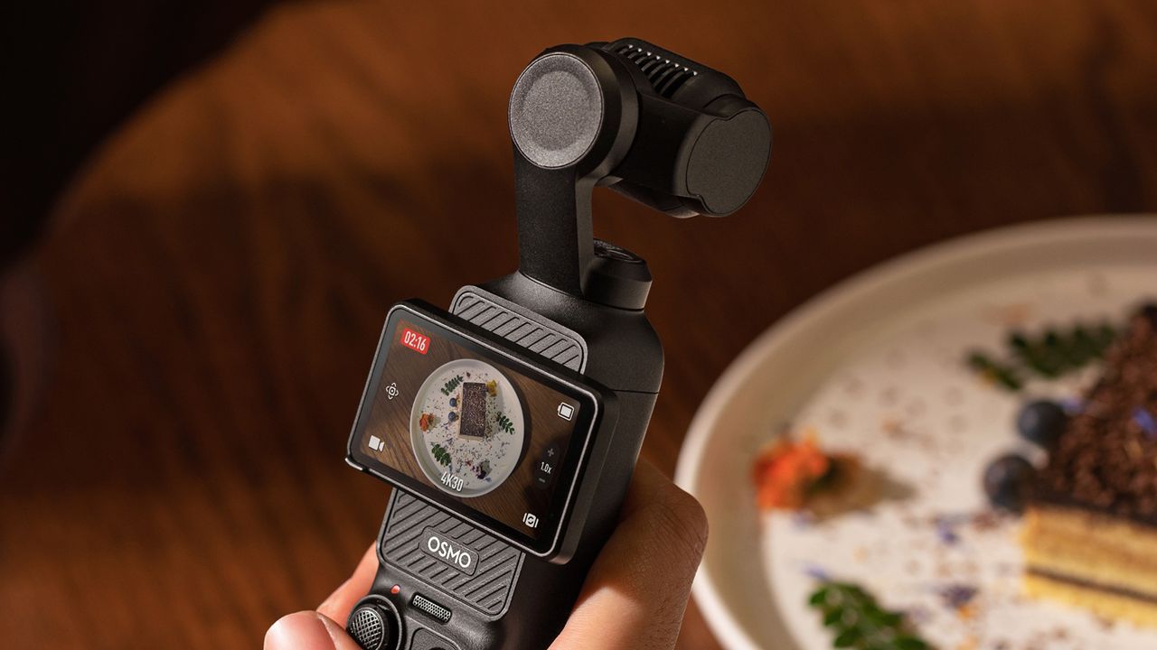DJI Osmo Pocket 3 in hand