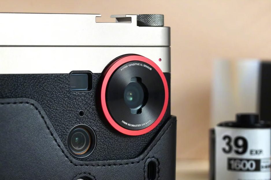 Nubia Z70S Ultra smartphone in the retro camera kit case, lens filter closeup