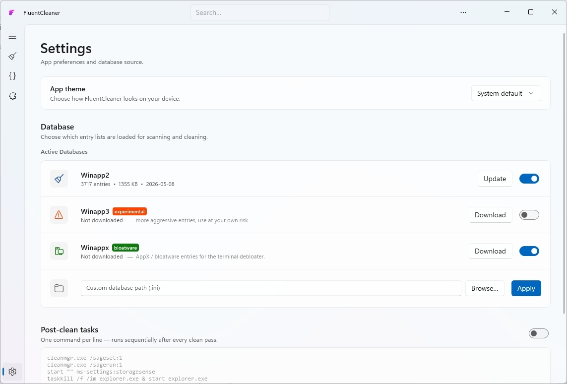 Fluent Cleaner app with database options and themes. Three database entries are listed: Winapp2, Winapp3, and Winappx, each with download or update buttons.