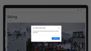 Delat album i Google Foto på en bärbar dator
