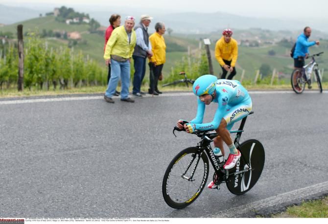 Fabio Aru (Astana) on the wet course