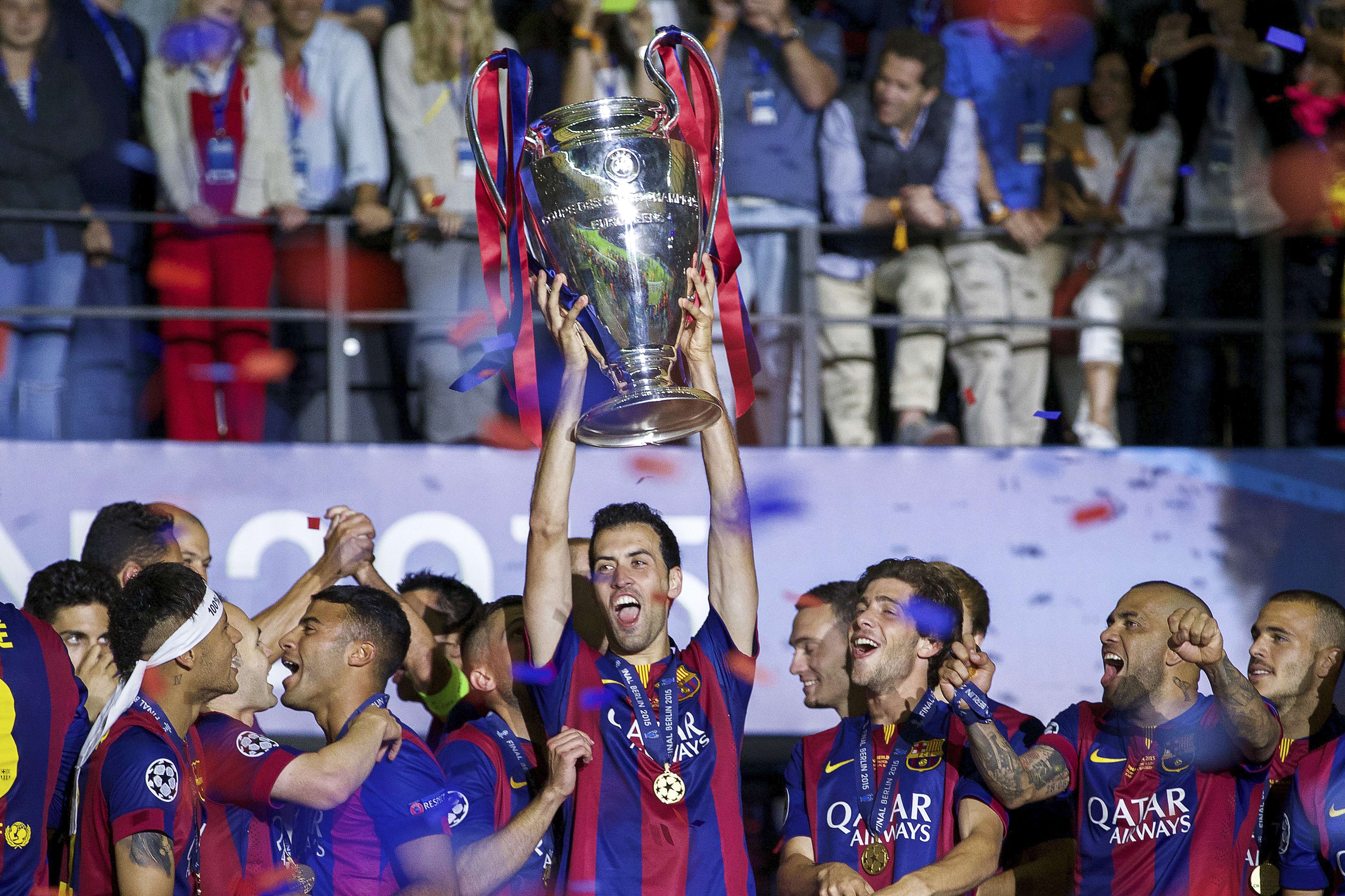 Sergio Busquets celebrates with the Champions League trophy after Barcelona's win over Juventus in the 2015 final.