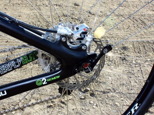 Bolt-on scuff guards protect the carbon dropouts from wear over time.