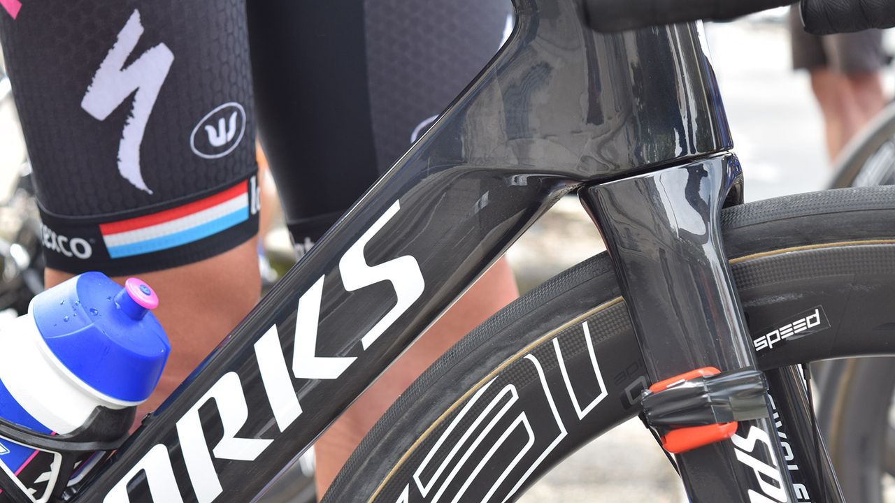A closer look at the fork crown and down tube design