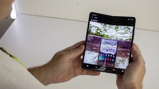 Full-screen mode for Instagram on the Samsung Galaxy Z Fold 3