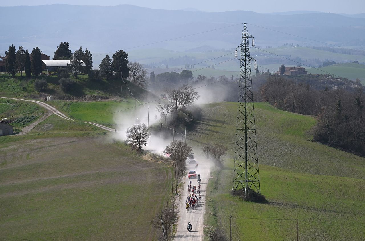 The peloton enters the stunning white gravel roads of Tuscany