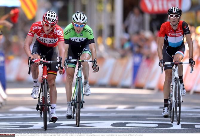 Van Den Broeck, Mollema and Fr&auml;nk Schleck straggled in