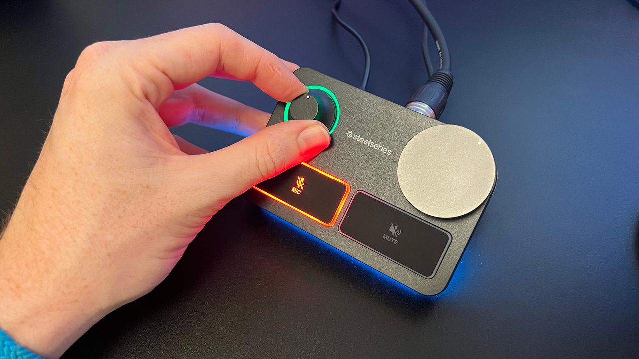 SteelSeries Alias Pro's mixer companion