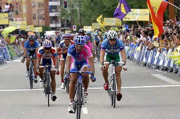 Ruggero Marzoli (Lampre) wins the sprint for 13th