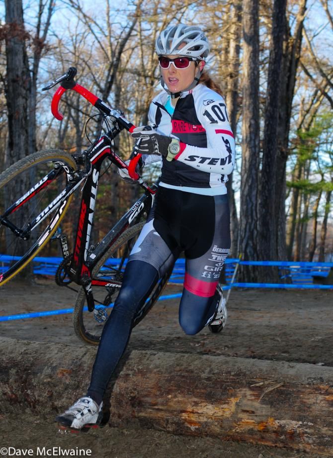 Natasha Elliot (Rare Vos Racing) sprinting over a set of logs