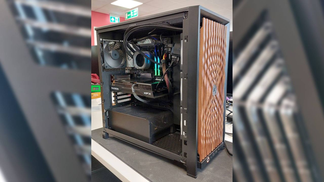 The Corsair Frame 4000X PC case seen at various stages of a PC build. This is a modular, mid-tower case with lots of options for customisation.