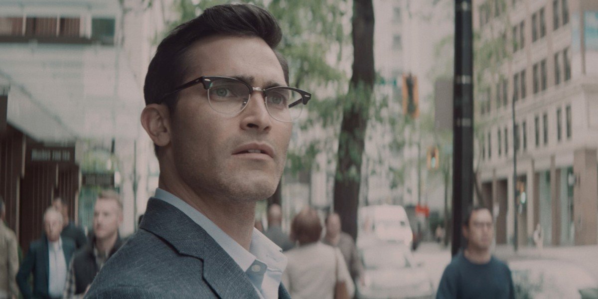 Clark Kent looking concerned Superman and Lois The CW