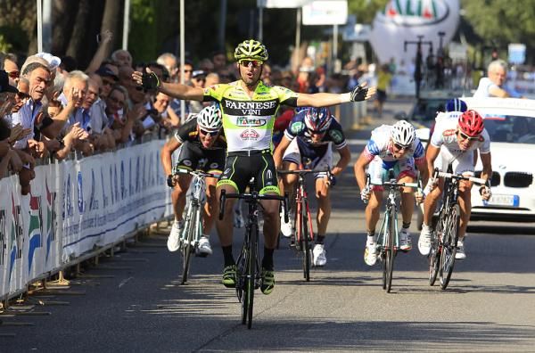 Oscar Gatto (Farnese Vini) wins the Giro del Veneto 2012