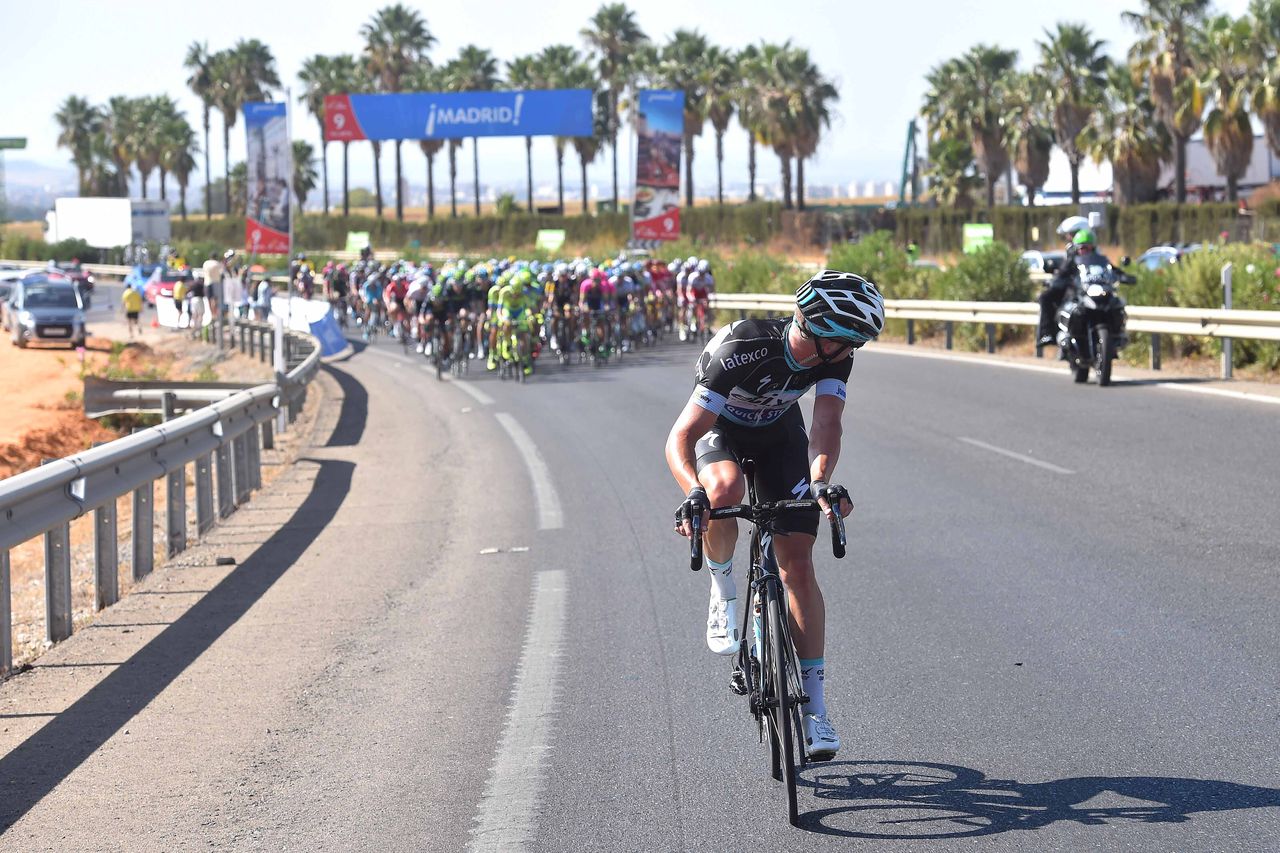 Keisse looks over his shoulder and realises he's about to be caught