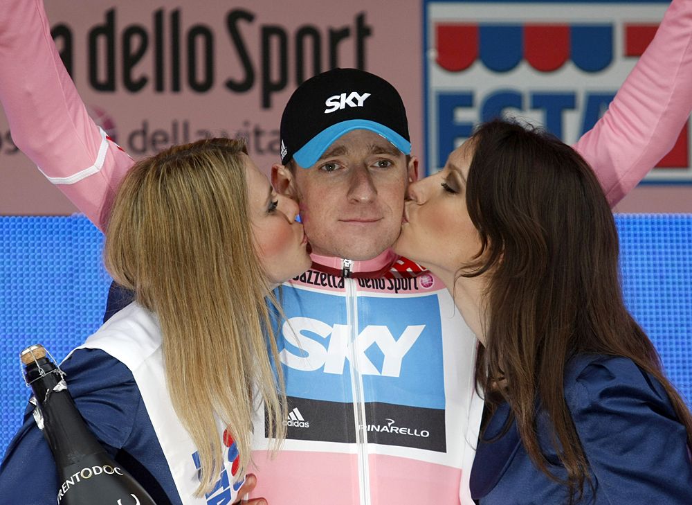 Bradley Wiggins celebrates after winning the time trial, the first stage of the Giro d'Italia in Amsterdam, on May 8, 2010.
