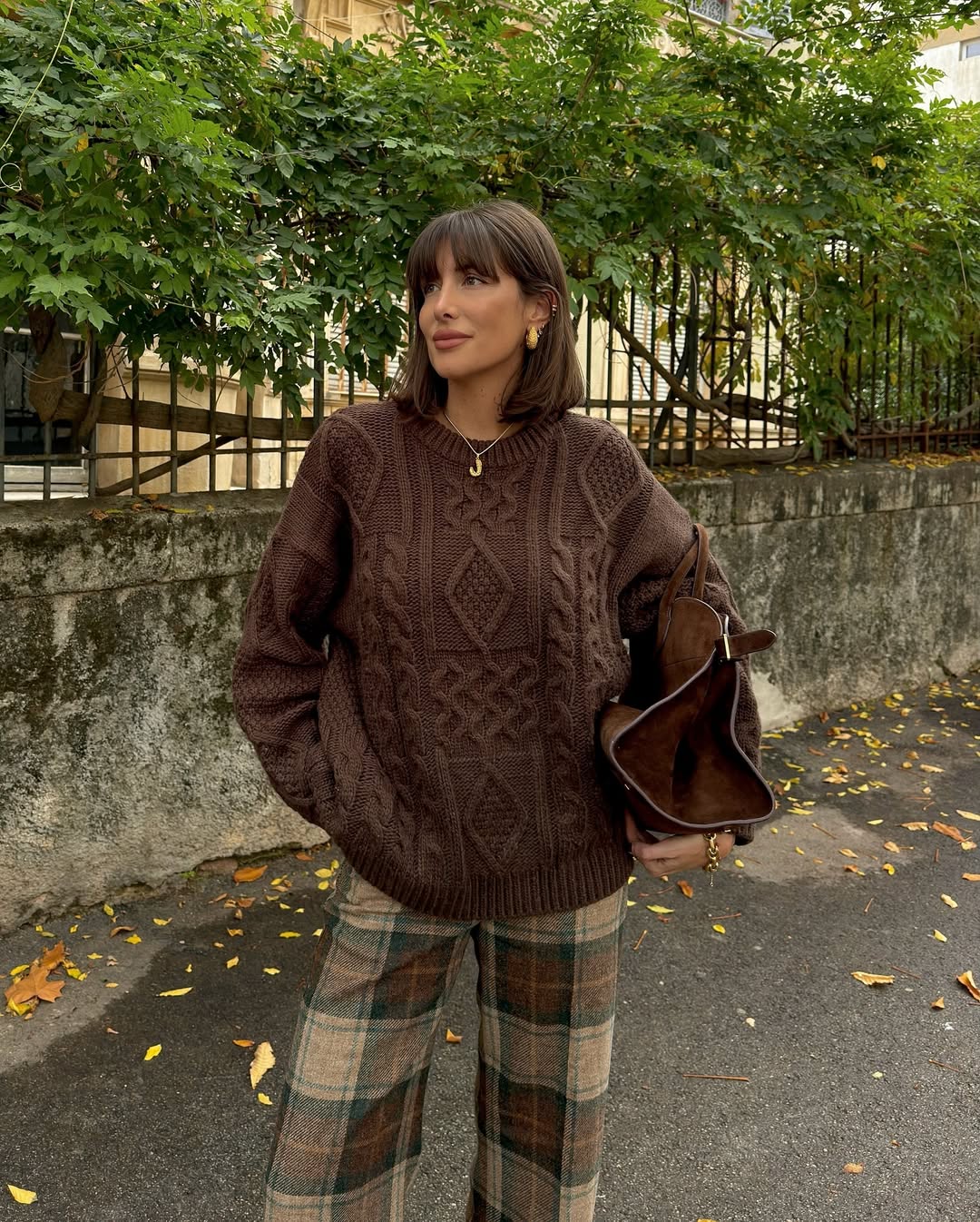 @juliesfi in chunky brown jumper and tartan trousers
